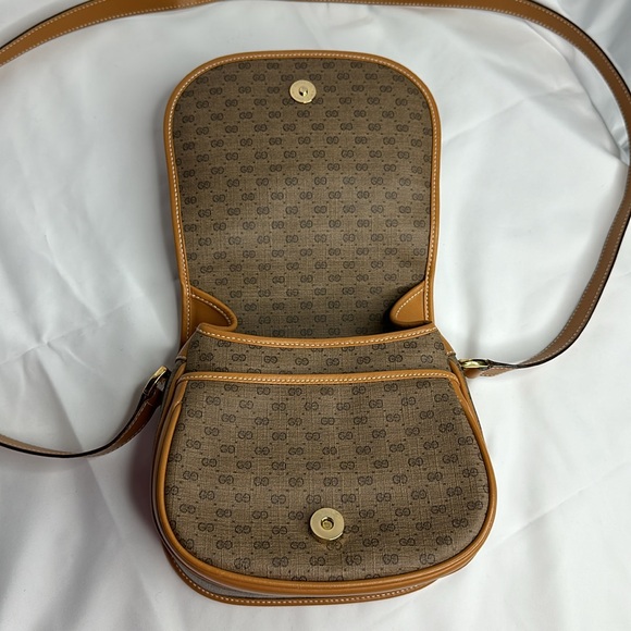 GUCCI Leather Crossbody ~EUC - Picture 7 of 17
